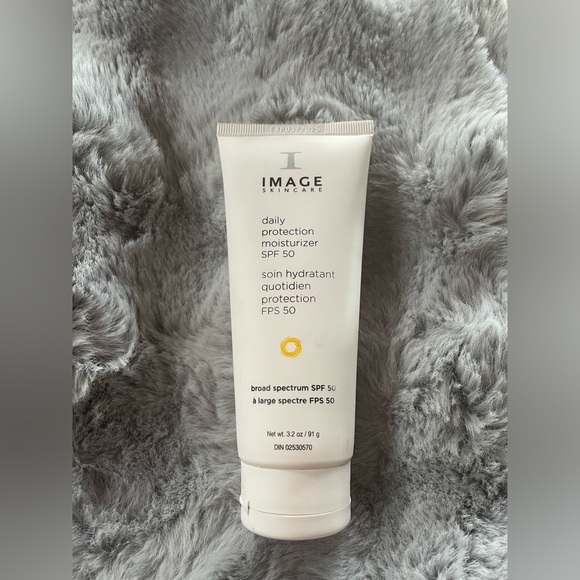IMAGE SKINCARE daily protection moisturizer SPF 50 - 1/2 full of 91m (approx.) - Picture 4 of 5